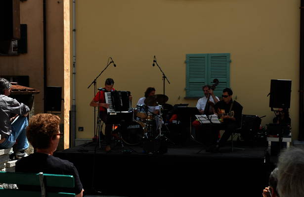 ACCORDION PROJECT :: Danilo Boggini, fisarmonica; Sandro Di Pisa, chitarra elettrica; Alberto Guareschi, contrabbasso; Mauro Pesenti, batteria ACCORDION PROJECT :: Danilo Boggini, fisarmonica; Sandro Di Pisa, chitarra elettrica; Alberto Guareschi, contrabbasso; Mauro Pesenti, batteria