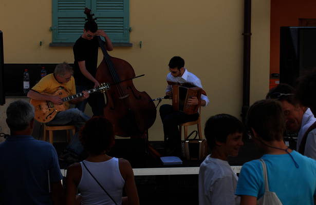 JASS :: Marcel Oetiker, schwyzerörgeli; Christian Winkler, chitarra; Richard Hugener, basso elettrico