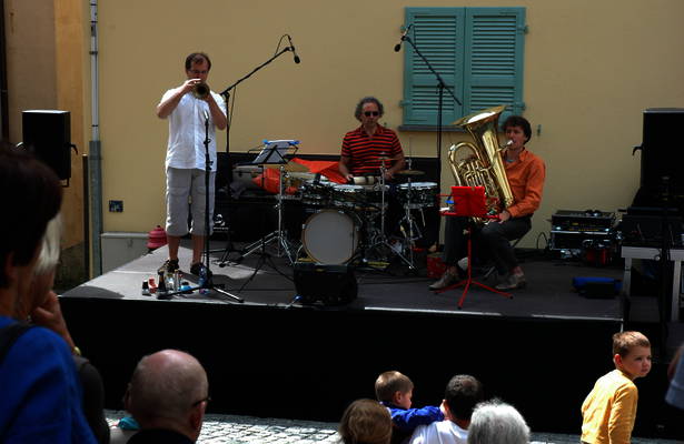 TRIO IVANO TORRE :: Ivano Torre, batteria e percussioni; Carlos Baumann, tromba; Carl Hübsch, tuba TRIO IVANO TORRE :: Ivano Torre, batteria e percussioni; Carlos Baumann, tromba; Carl Hübsch, tuba