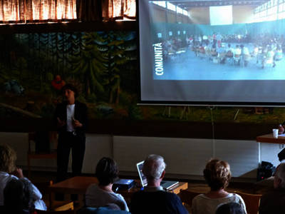 Francesca Pedrina, responsabile del programma comunità e sviluppo regionale, introduce il dibattito sulla valorizzazione dello spazio pubblico
