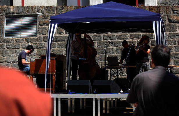 BB BAND :: Hilaria Kramer, tromba; Ivan Lombardi, contrabbasso; Mattia Loetscher, turntable; Renaud Millet-Lacombe, hammond e sintetizzatore